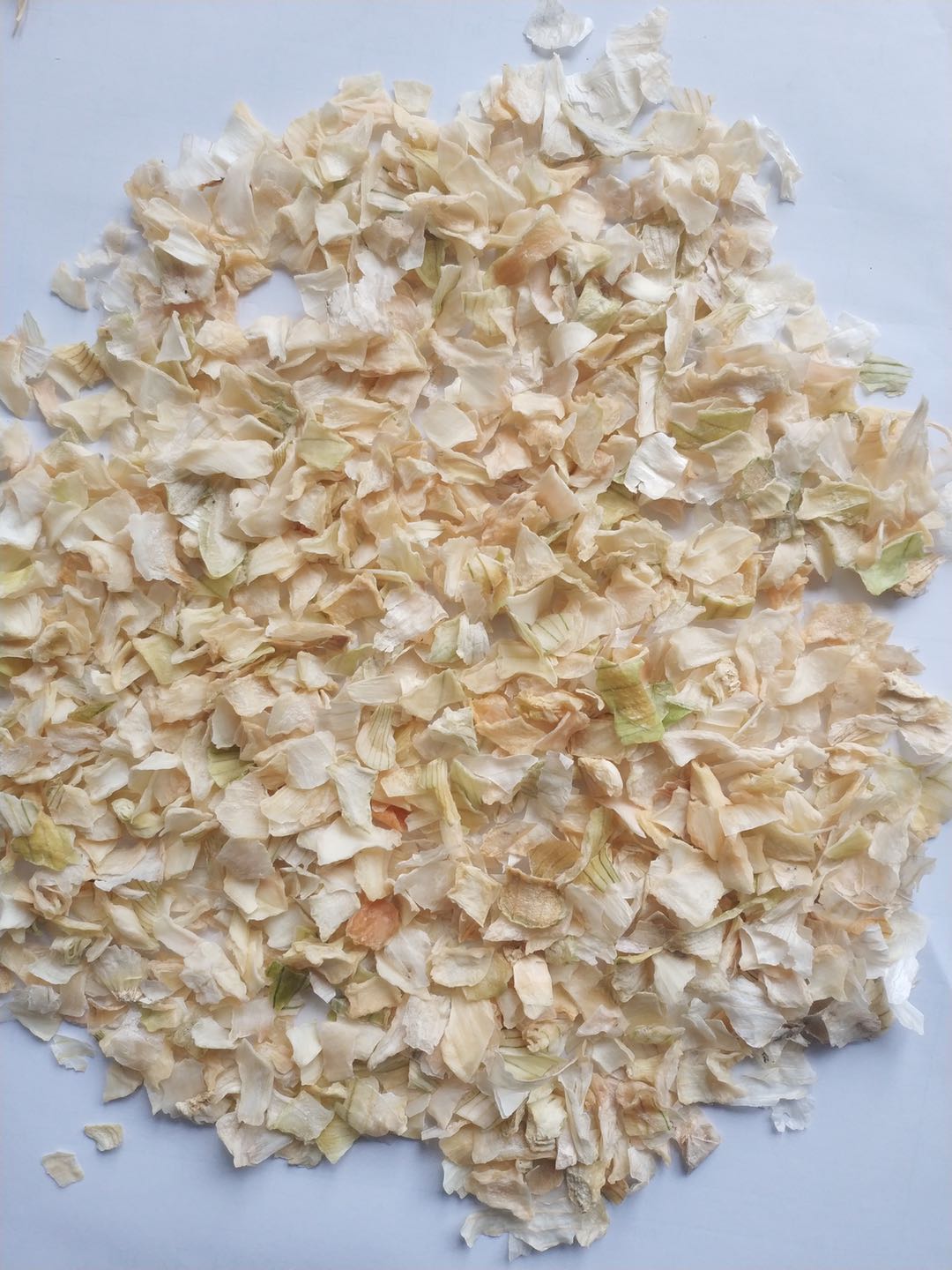 Onion flakes